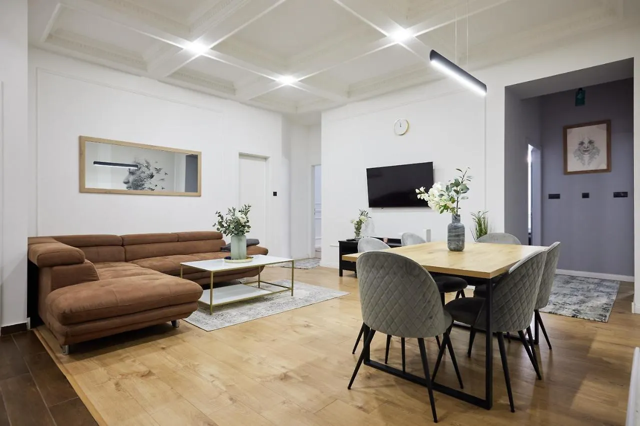 Spacious Luxury Apartment In The City Centre contacts